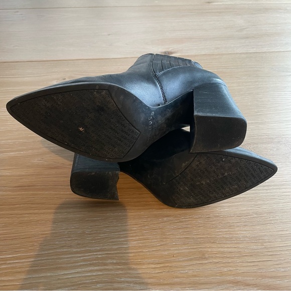 Marc Fisher Eilise Black Ankle Bootie - Size 8 - Picture 5 of 6